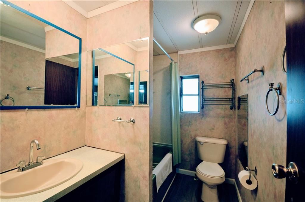 最近售出: $52,000 (3 贝兹, 2 浴室, 960 平方英尺)
