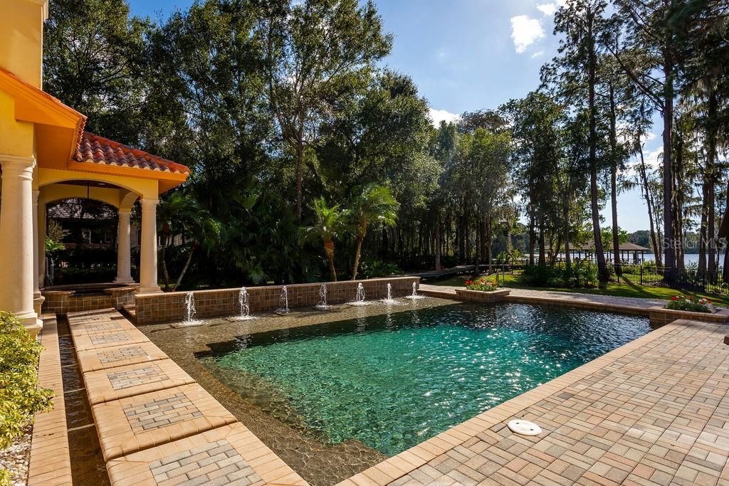 Recently Sold: $2,800,000 (6 beds, 6 baths, 8269 Square Feet)