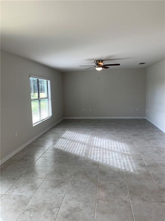 Recently Rented: $1,599 (3 beds, 2 baths, 1614 Square Feet)