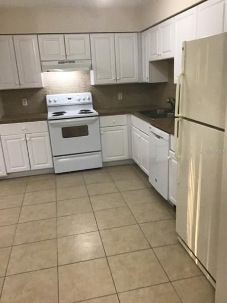 Recently Rented: $850 (2 beds, 1 baths, 616 Square Feet)