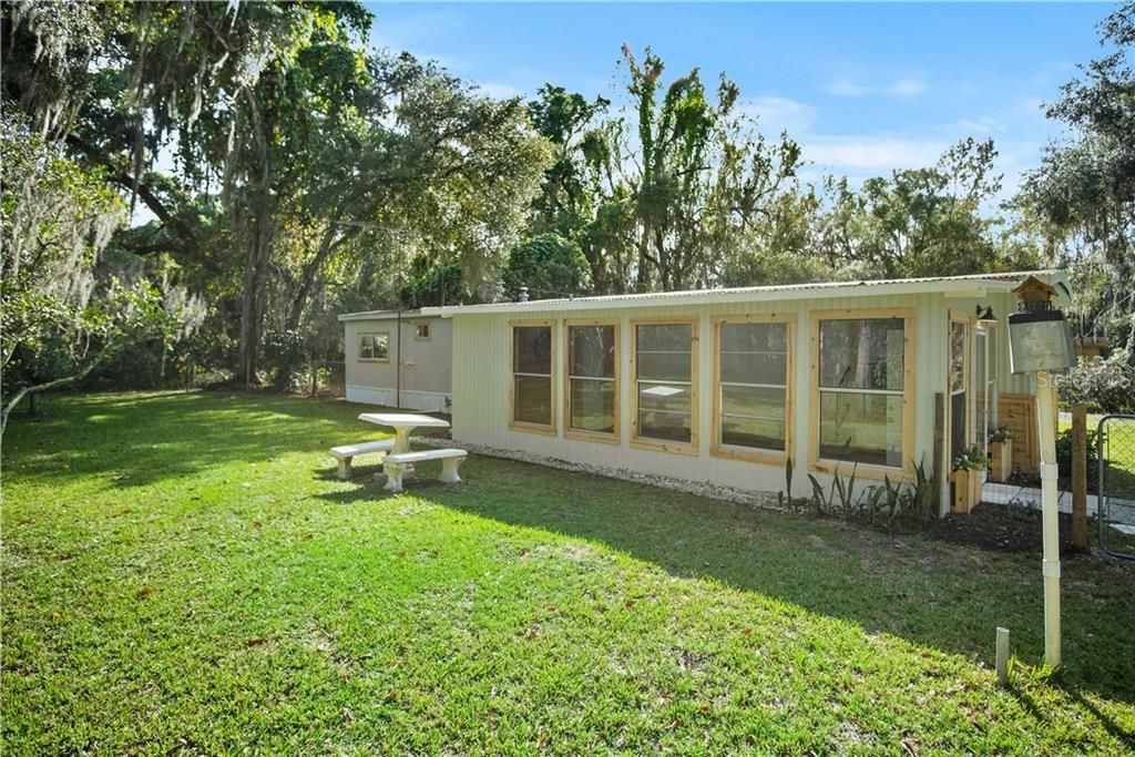 Recently Sold: $105,500 (3 beds, 2 baths, 1090 Square Feet)