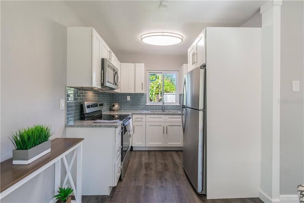 Recently Sold: $220,500 (2 beds, 1 baths, 884 Square Feet)