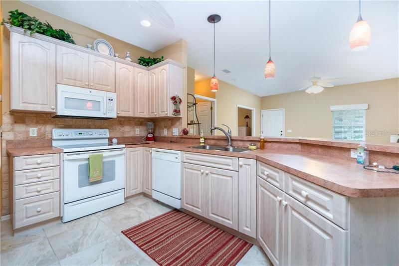 Recently Sold: $225,000 (2 beds, 2 baths, 1364 Square Feet)