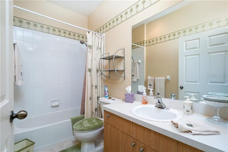 最近售出: $225,000 (2 贝兹, 2 浴室, 1364 平方英尺)