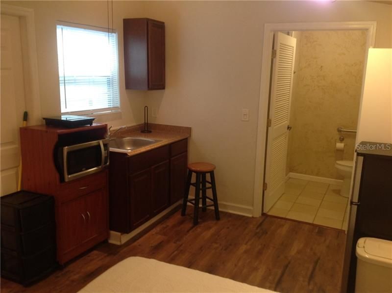 Recently Rented: $750 (1 beds, 1 baths, 220 Square Feet)