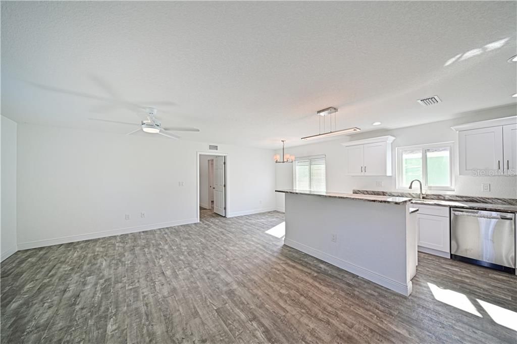 Recently Sold: $229,000 (3 beds, 2 baths, 1457 Square Feet)