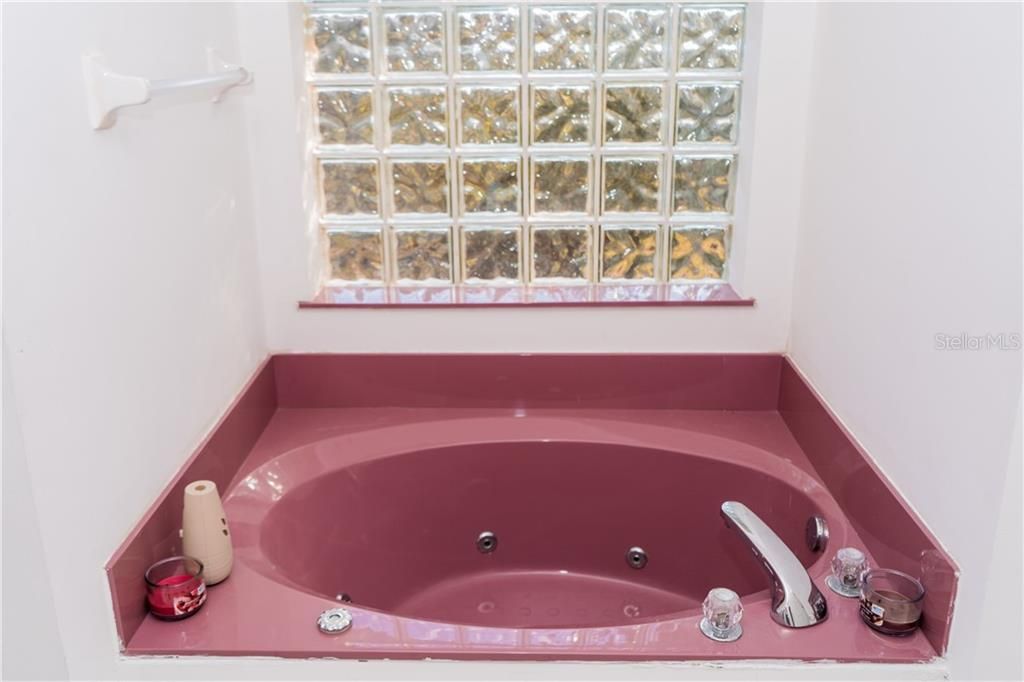 最近售出: $227,000 (3 贝兹, 2 浴室, 2106 平方英尺)