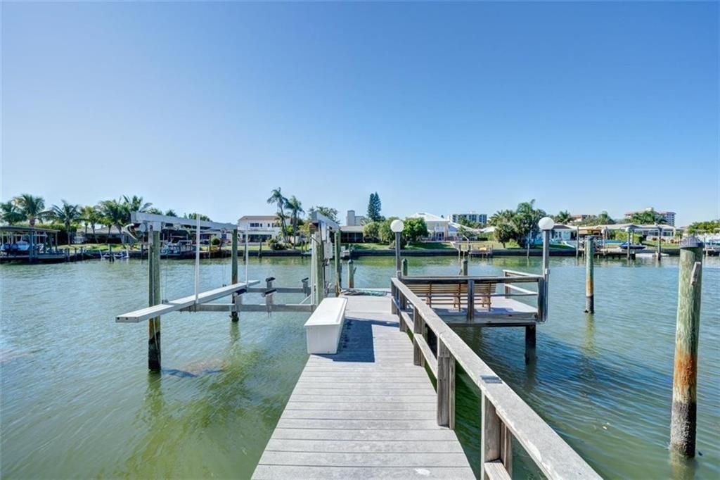 Recently Sold: $1,395,000 (4 beds, 2 baths, 2891 Square Feet)