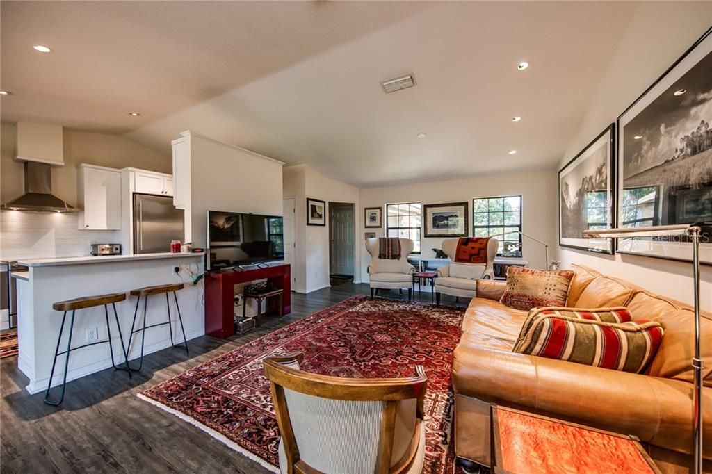 Recently Sold: $1,595,000 (3 beds, 2 baths, 1620 Square Feet)