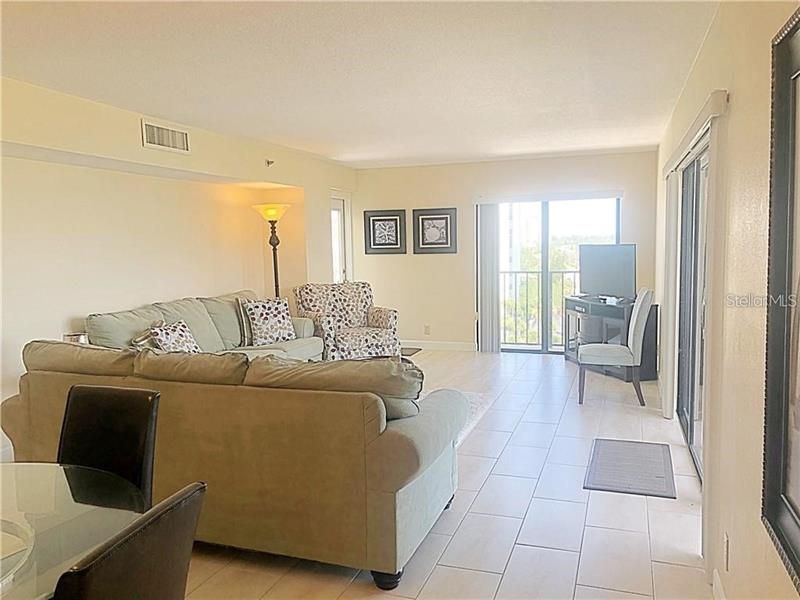 Recently Sold: $485,000 (2 beds, 2 baths, 1394 Square Feet)