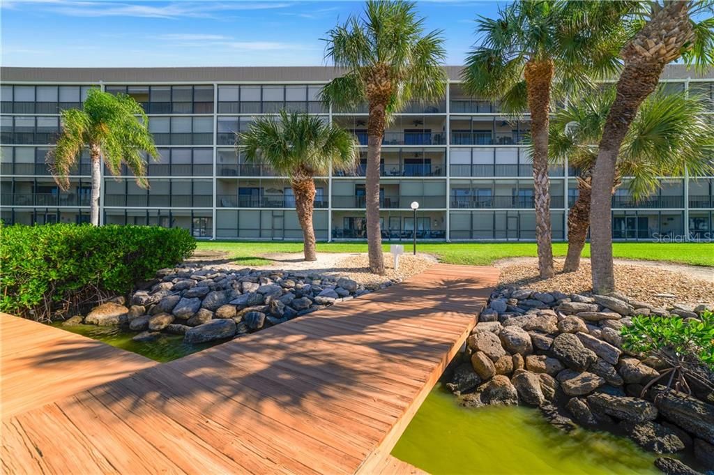 Recently Sold: $315,000 (2 beds, 2 baths, 1323 Square Feet)