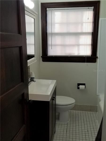 Recently Rented: $899 (2 beds, 1 baths, 816 Square Feet)