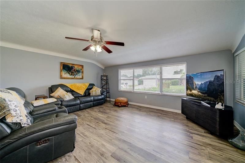 Recently Sold: $352,000 (3 beds, 2 baths, 1454 Square Feet)
