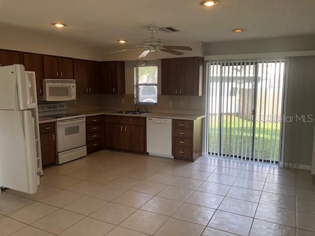 Recently Rented: $1,695 (2 beds, 2 baths, 1015 Square Feet)