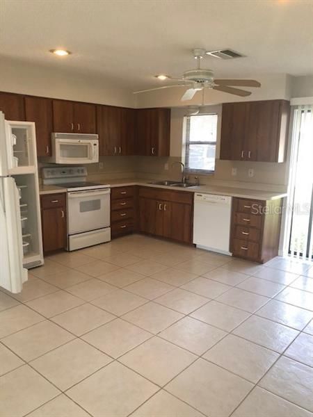 Recently Rented: $1,695 (2 beds, 2 baths, 1015 Square Feet)