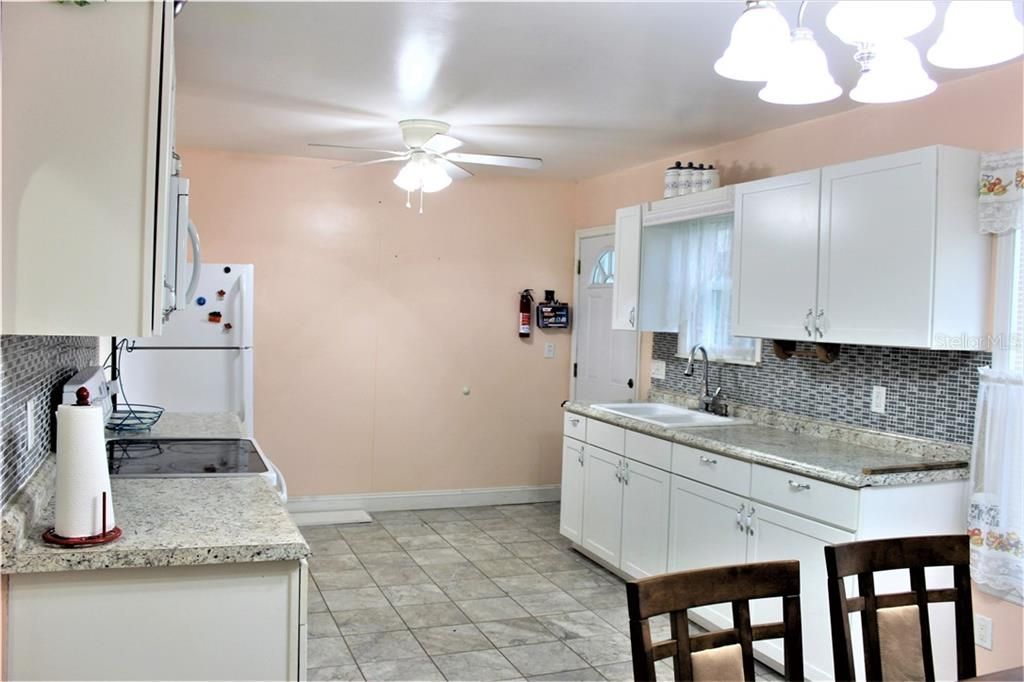 Recently Rented: $850 (2 beds, 1 baths, 1134 Square Feet)