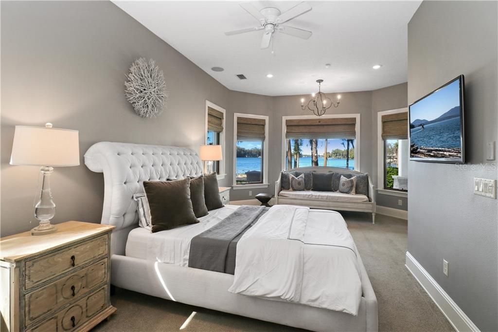 Recently Sold: $2,095,000 (5 beds, 4 baths, 5807 Square Feet)