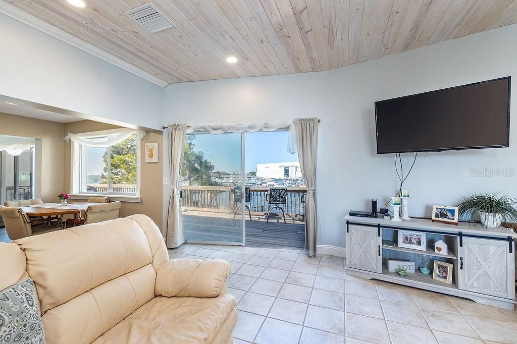 Recently Sold: $910,000 (3 beds, 3 baths, 2426 Square Feet)