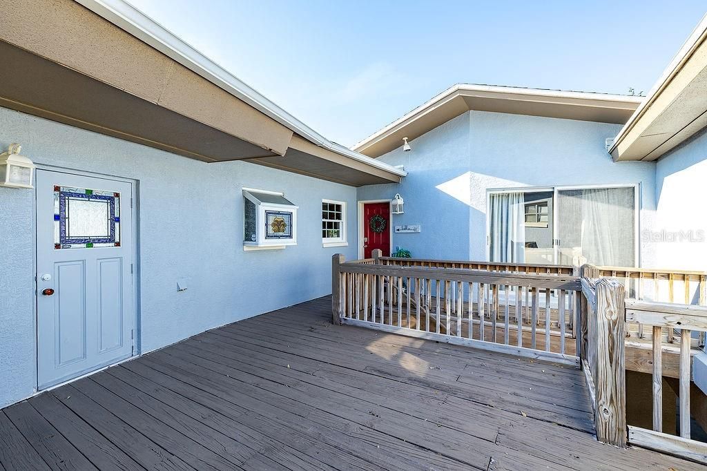 Recently Sold: $910,000 (3 beds, 3 baths, 2426 Square Feet)