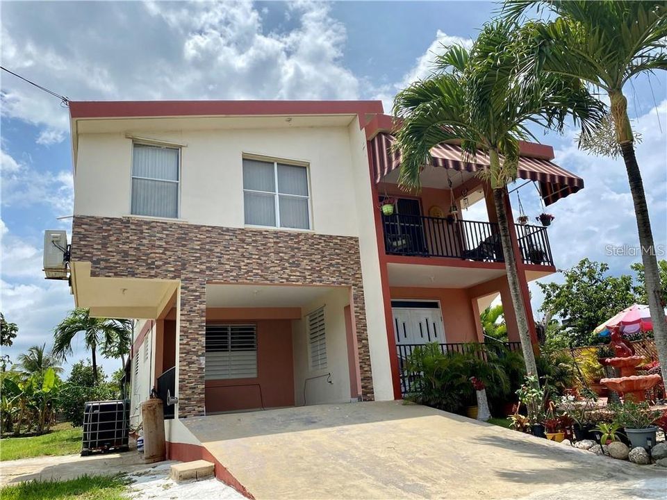 Vendido Recientemente: $250,000 (5 camas, 4 baños, 2200 Pies cuadrados)