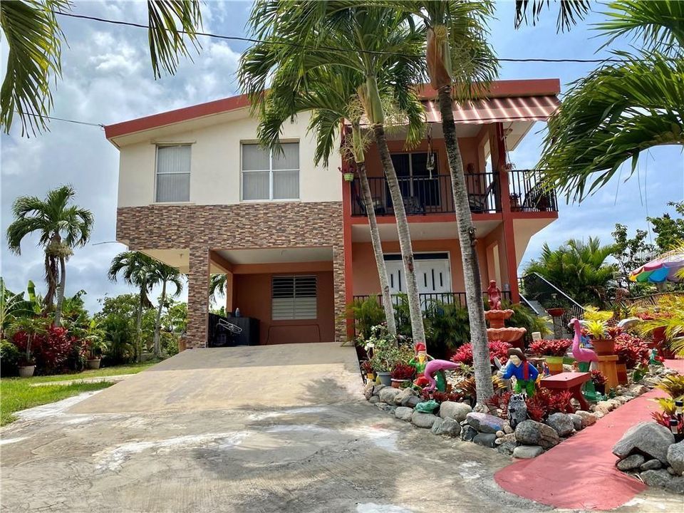 Vendido Recientemente: $250,000 (5 camas, 4 baños, 2200 Pies cuadrados)