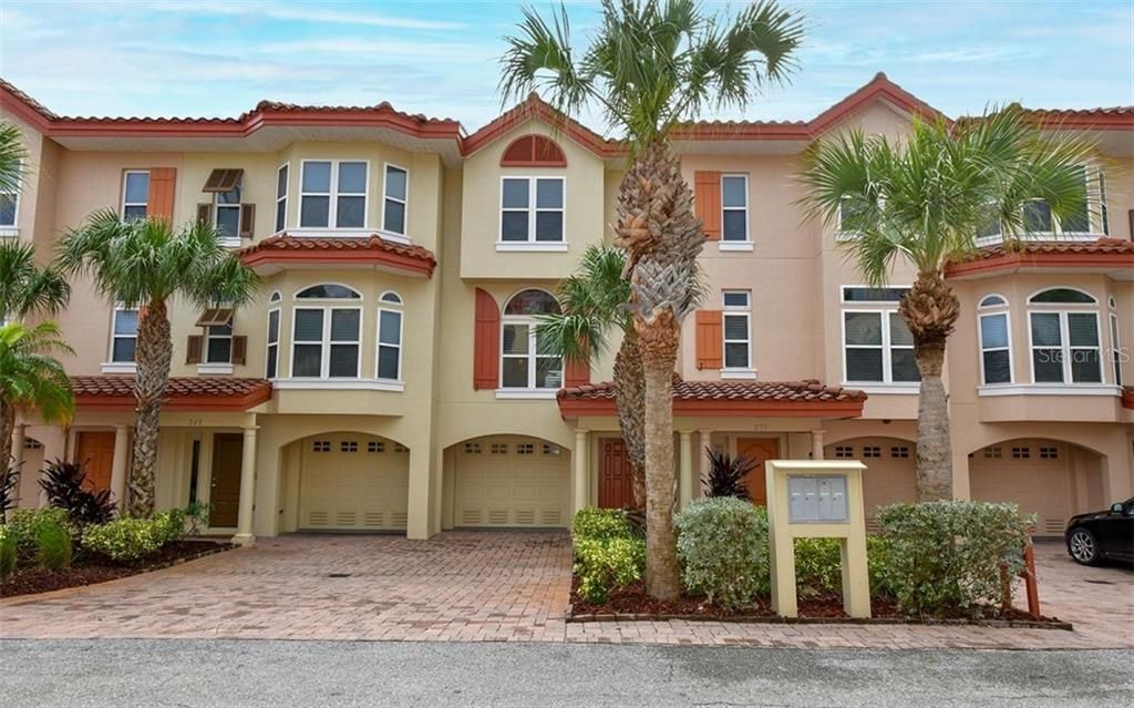 Recently Sold: $625,000 (3 beds, 2 baths, 1676 Square Feet)