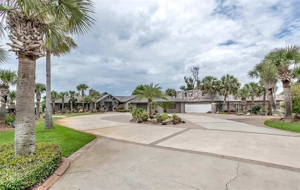 Recently Sold: $1,375,000 (4 beds, 4 baths, 4752 Square Feet)