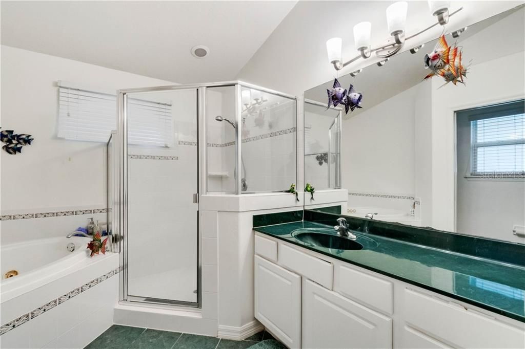 最近售出: $498,000 (4 贝兹, 2 浴室, 1859 平方英尺)