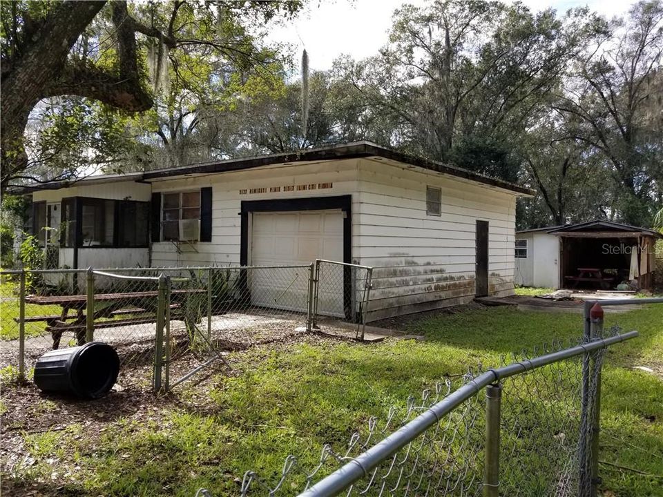 Recently Sold: $129,000 (3 beds, 1 baths, 1148 Square Feet)