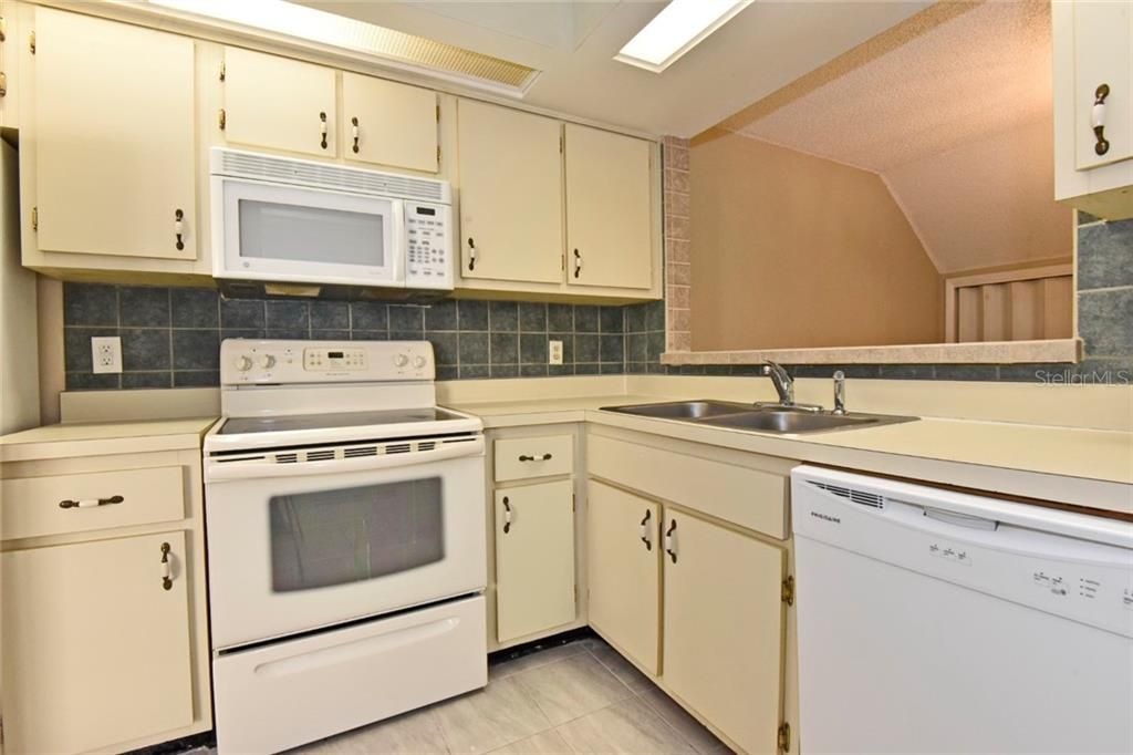 Recently Sold: $179,000 (2 beds, 2 baths, 1268 Square Feet)