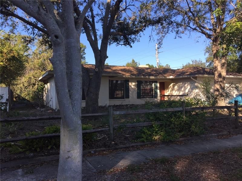 Recently Sold: $305,000 (3 beds, 2 baths, 1620 Square Feet)
