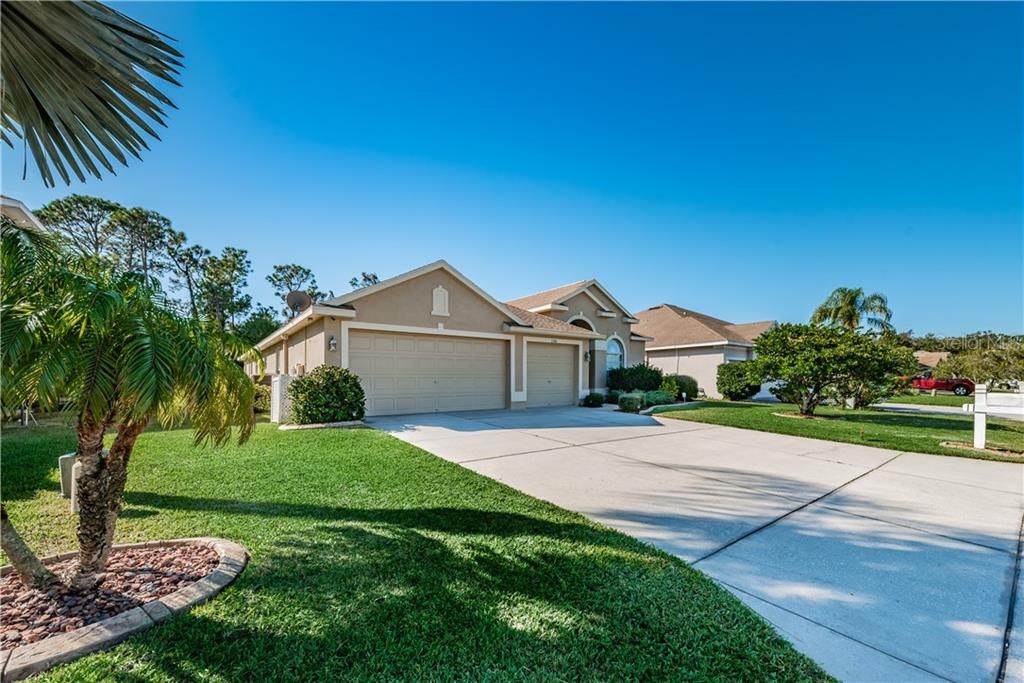 Recently Sold: $335,000 (3 beds, 3 baths, 2195 Square Feet)