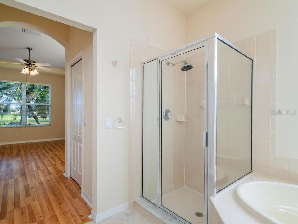 最近售出: $349,900 (2 贝兹, 2 浴室, 1541 平方英尺)
