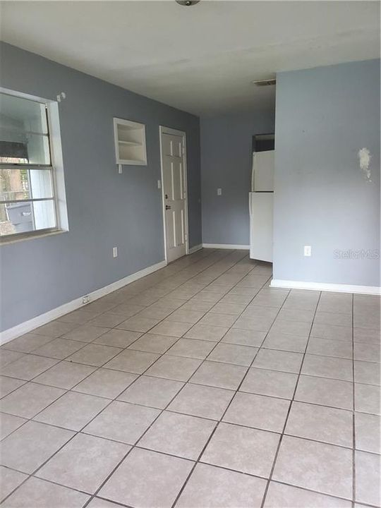 Recently Rented: $950 (3 beds, 1 baths, 1076 Square Feet)