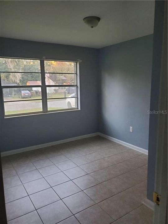 Recently Rented: $950 (3 beds, 1 baths, 1076 Square Feet)