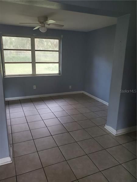 Recently Rented: $950 (3 beds, 1 baths, 1076 Square Feet)