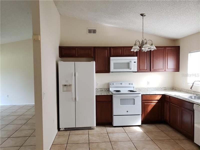 Recently Rented: $1,025 (3 beds, 2 baths, 1144 Square Feet)