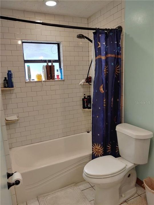 Nice tiled shower/tub combo