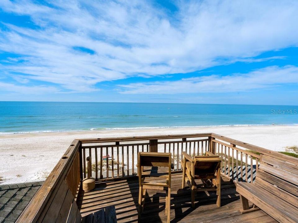 The views from every apartment and especially from the rooftop deck, are absolutely stunning. From this deck you can see the beach the bay and even the Sarasota city skyline!