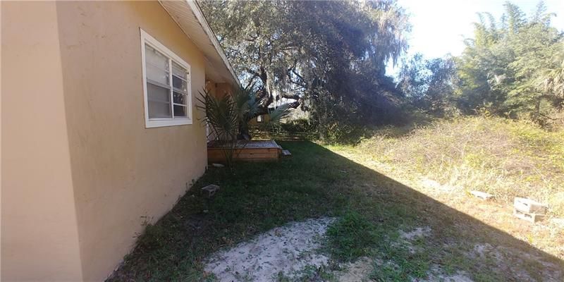Recently Rented: $1,100 (3 beds, 2 baths, 1650 Square Feet)
