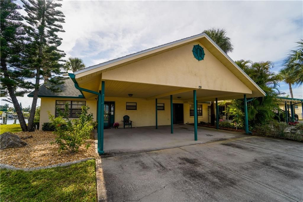 Recently Rented: $1,300 (1 beds, 1 baths, 723 Square Feet)