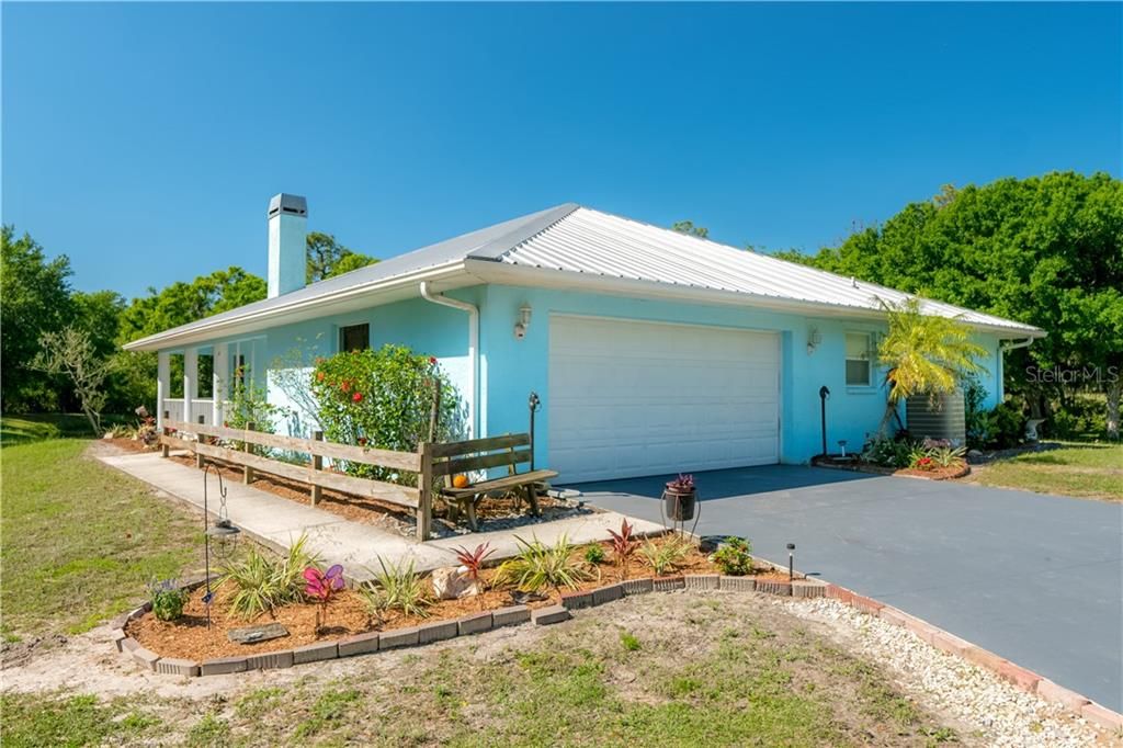 Recently Sold: $385,000 (3 beds, 2 baths, 1449 Square Feet)