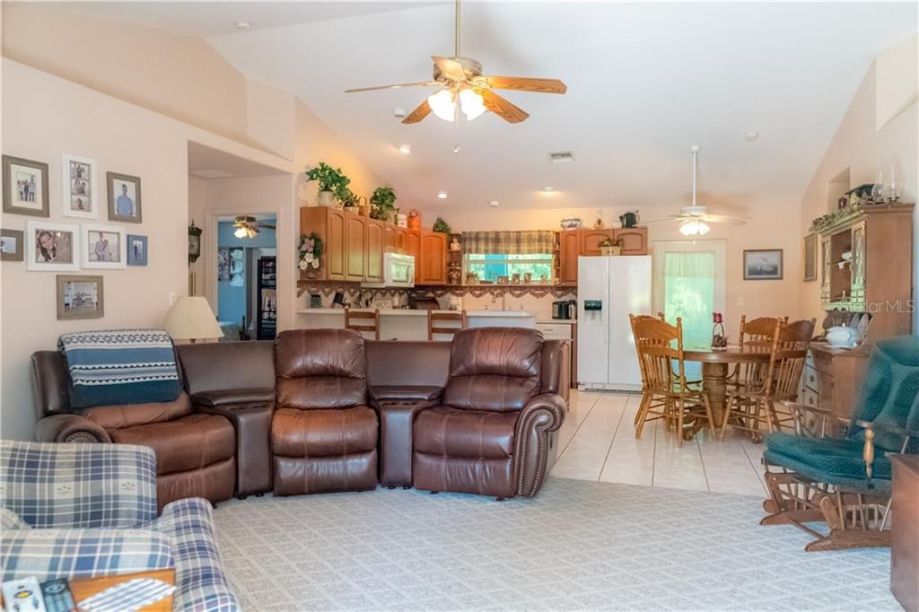 Recently Sold: $385,000 (3 beds, 2 baths, 1449 Square Feet)