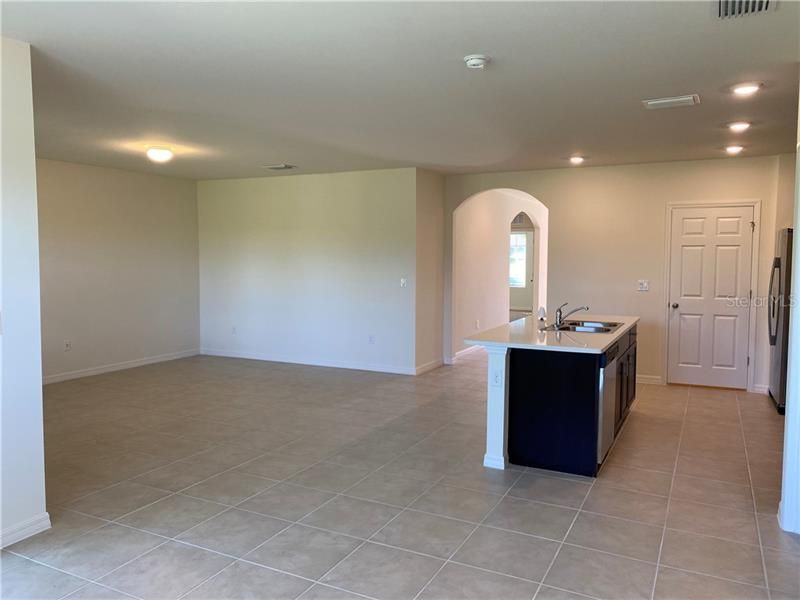 Recently Rented: $1,750 (3 beds, 2 baths, 1672 Square Feet)