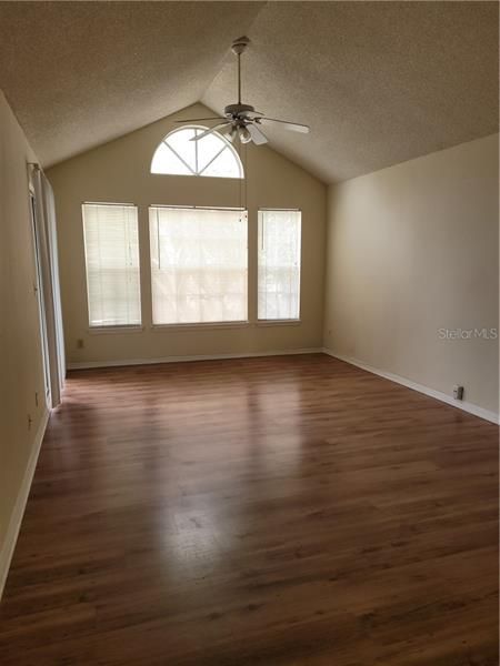 Recently Rented: $900 (1 beds, 1 baths, 627 Square Feet)