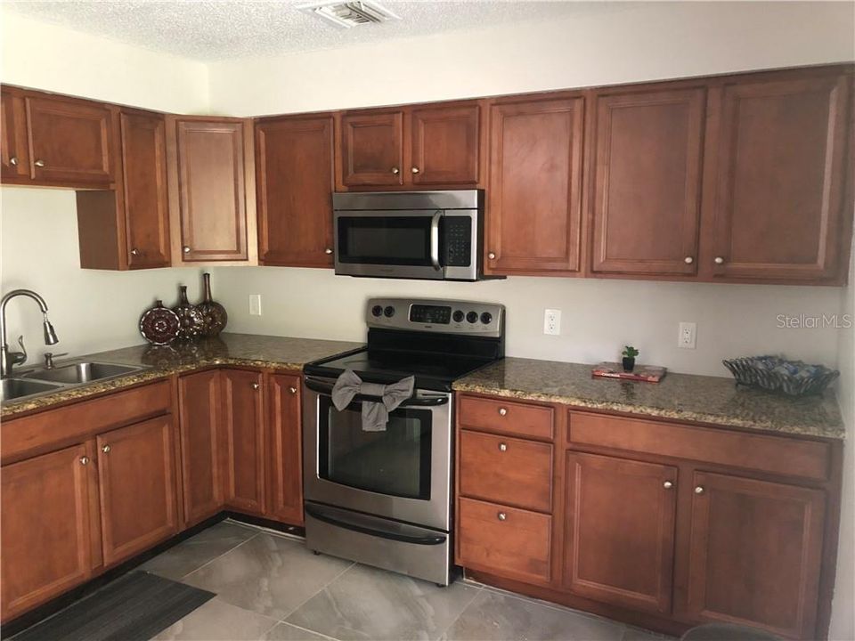 Recently Sold: $174,000 (3 beds, 2 baths, 991 Square Feet)