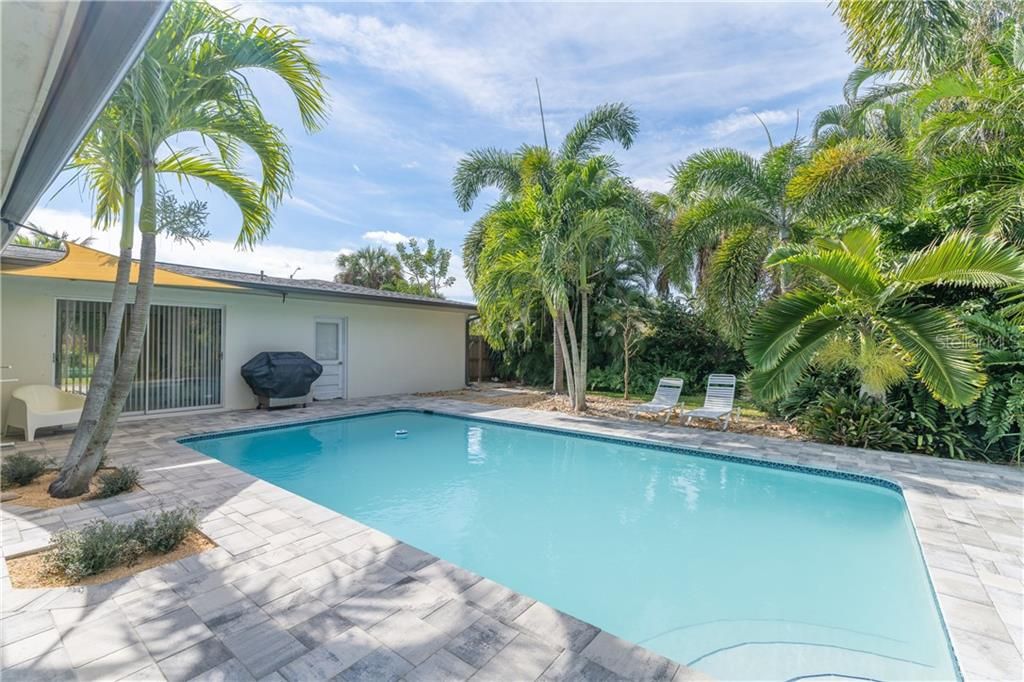 Recently Sold: $449,000 (3 beds, 2 baths, 1475 Square Feet)