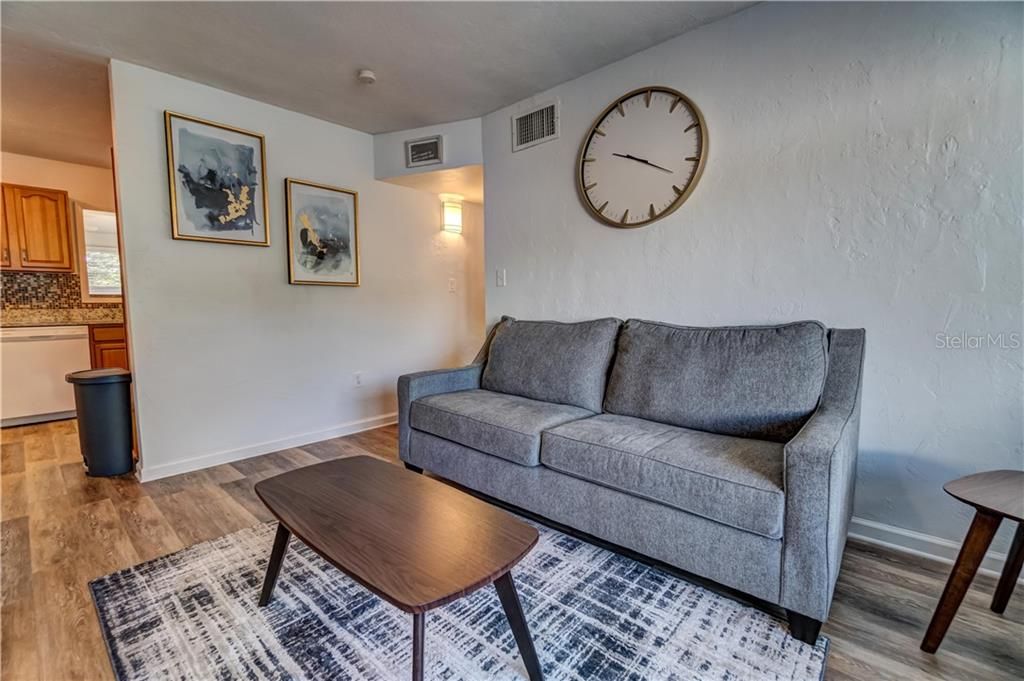 Recently Rented: $3,900 (2 beds, 1 baths, 1161 Square Feet)