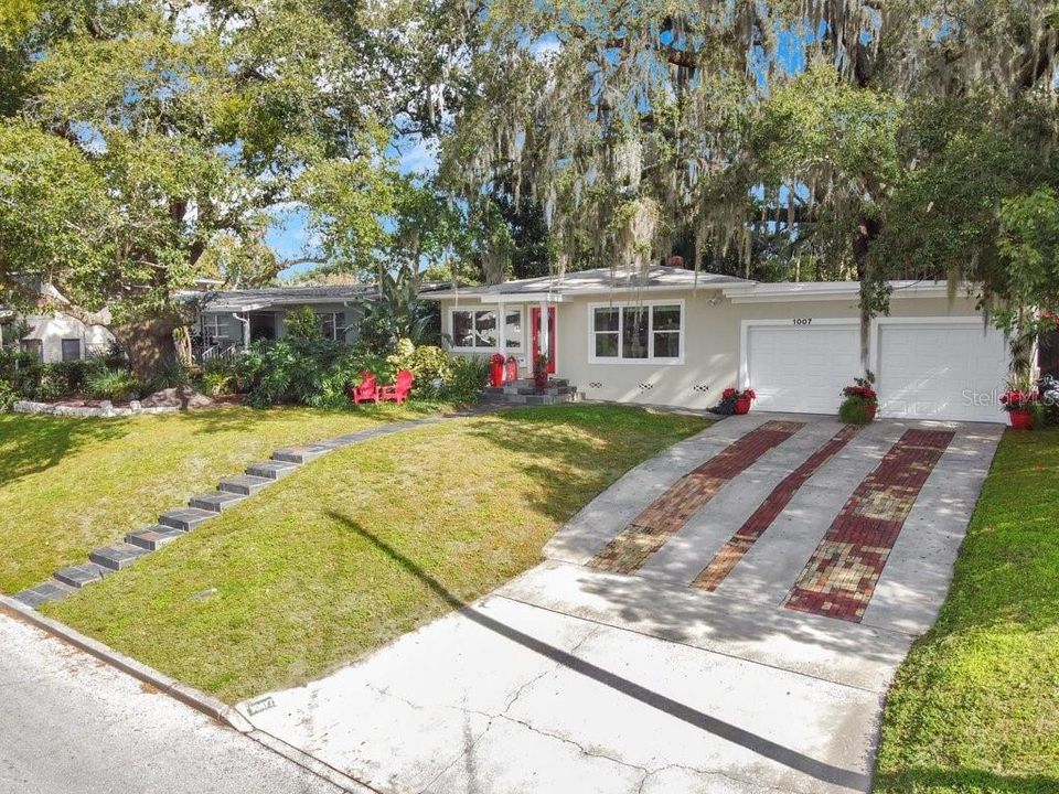 Recently Sold: $475,000 (3 beds, 3 baths, 1871 Square Feet)