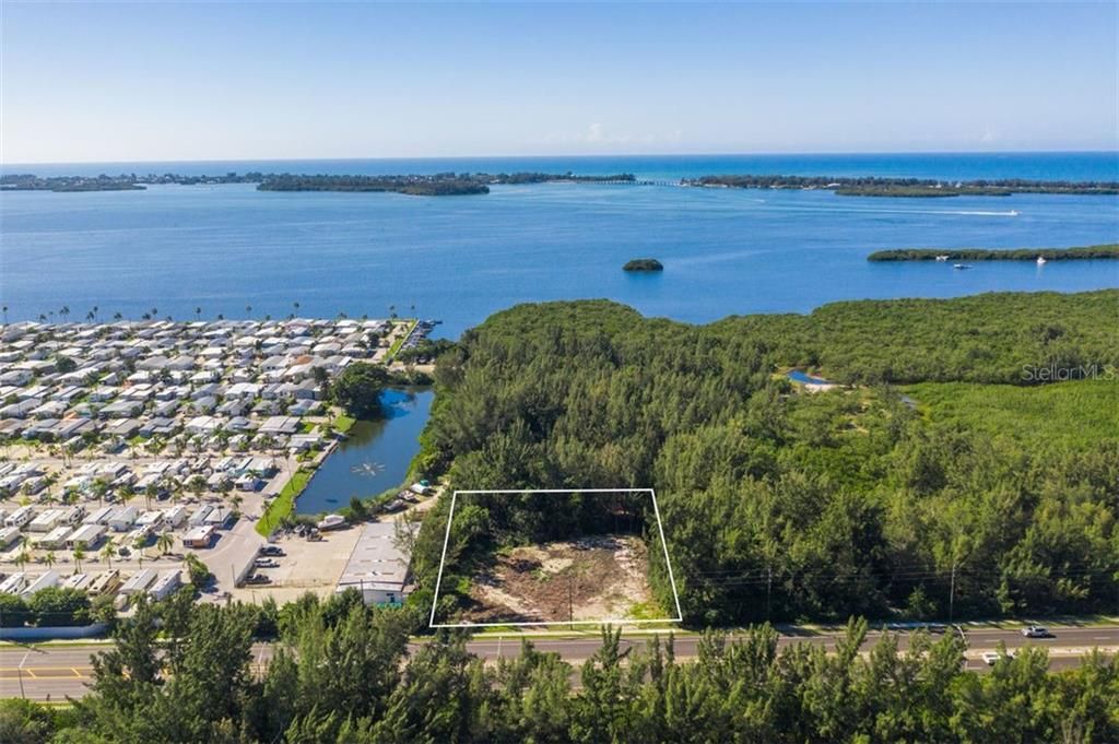 Vendido Recientemente: $499,000 (0.52 acres)